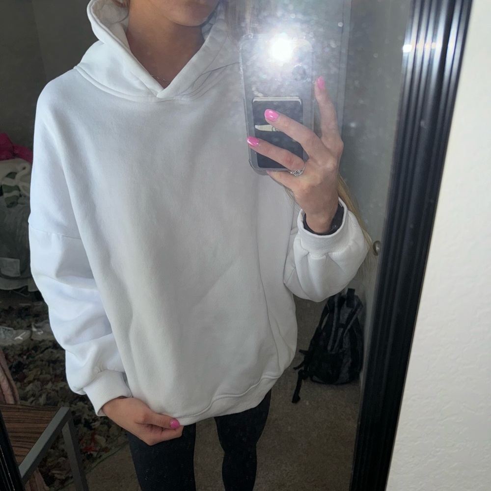 ✨OVERSIZED WHITE HOODIE✨